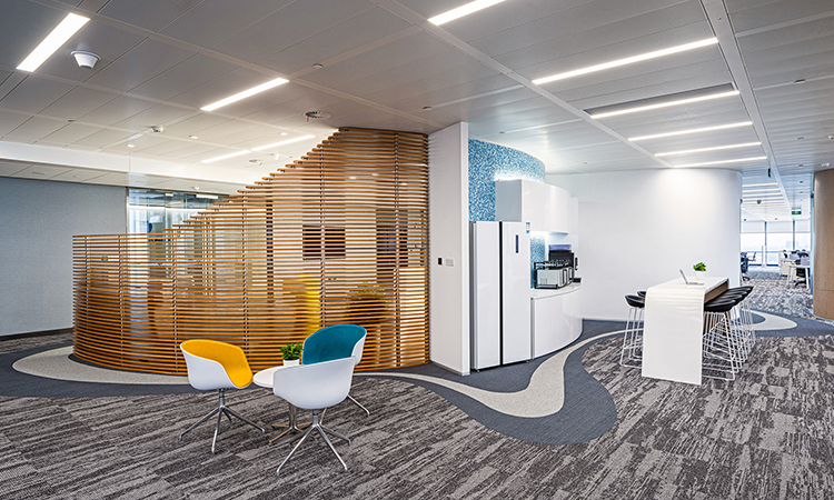 開放式員工辦公區